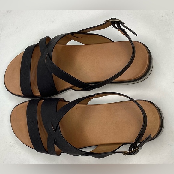 Denver Hayes black sandals size 7 
In good condition - Picture 1 of 7